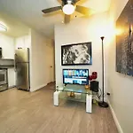 Charming Hollywood Condo With Pool & Balcony